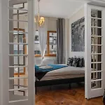 Old Town Hideaway 3 Bdrm * Bukarest