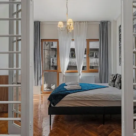 Old Town Hideaway 3 Bdrm *