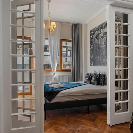 Old Town Hideaway 3 Bdrm * Bucarest