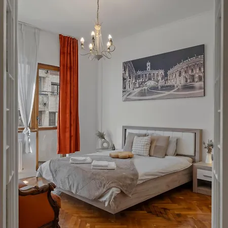Old Town Hideaway 3 Bdrm Appartement Bucarest