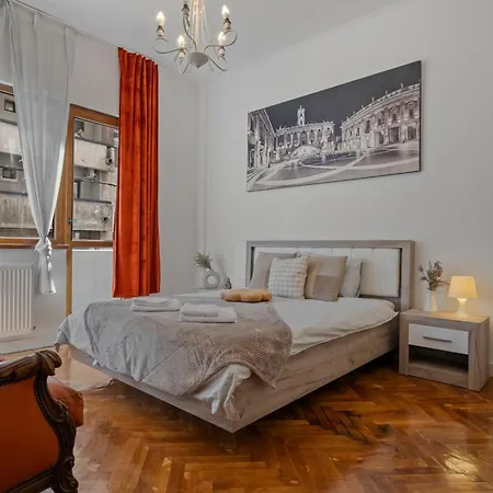 Old Town Hideaway 3 Bdrm Bucharest