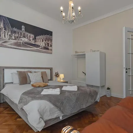 Old Town Hideaway 3 Bdrm Appartement Bucarest