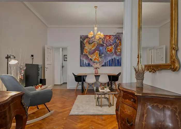Old Town Hideaway 3 Bdrm Apartament Bukareszt
