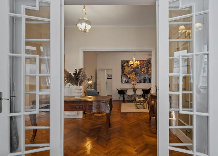 Apartament Old Town Hideaway 3 Bdrm *