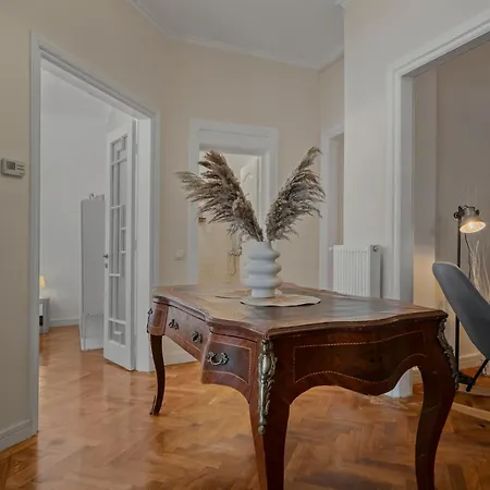 Old Town Hideaway 3 Bdrm Апартаменты