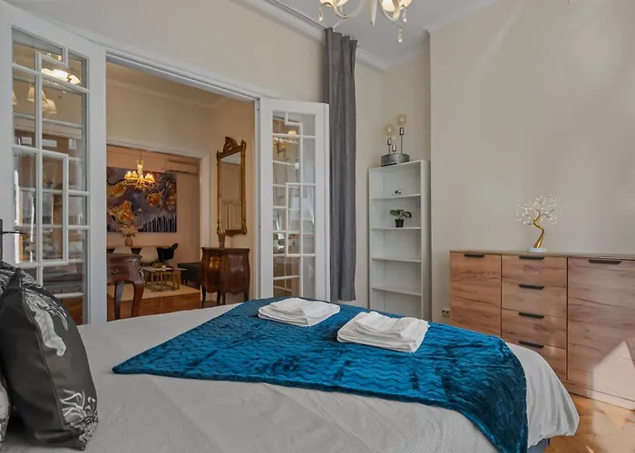Old Town Hideaway 3 Bdrm Apartman Bukarest